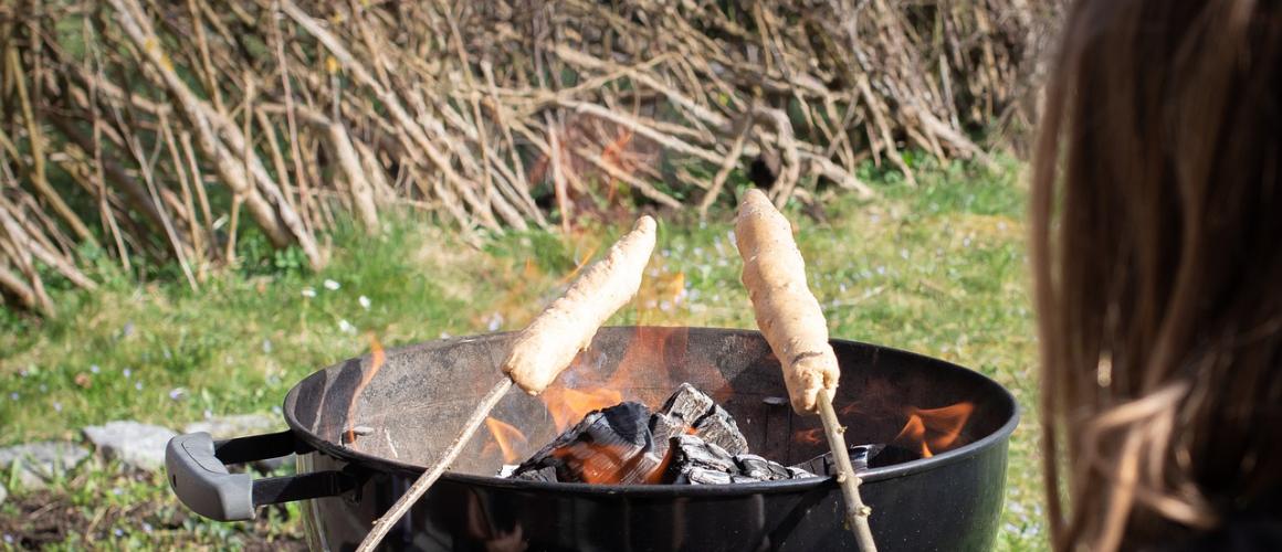Stockbrot Stockbrot über Kugelgrill