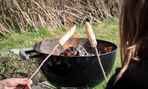 Stockbrot über Kugelgrill